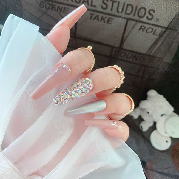 false nails nails full diamond bean paste skin tone wind super long ballet wearing finished false 230317, Red;gold
false nails nails full diamond bean paste skin tone wind super long ballet wearing finished false 230317, Red;gold