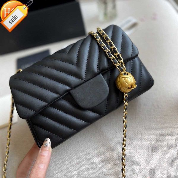 luxury women's brand designers shoulder bags 2023 new fashion style square fat sheepskin gold ball diamond chain single shoulders cross
luxury women's brand designers shoulder bags 2023 new fashion style square fat sheepskin gold ball diamond chain single shoulders cross