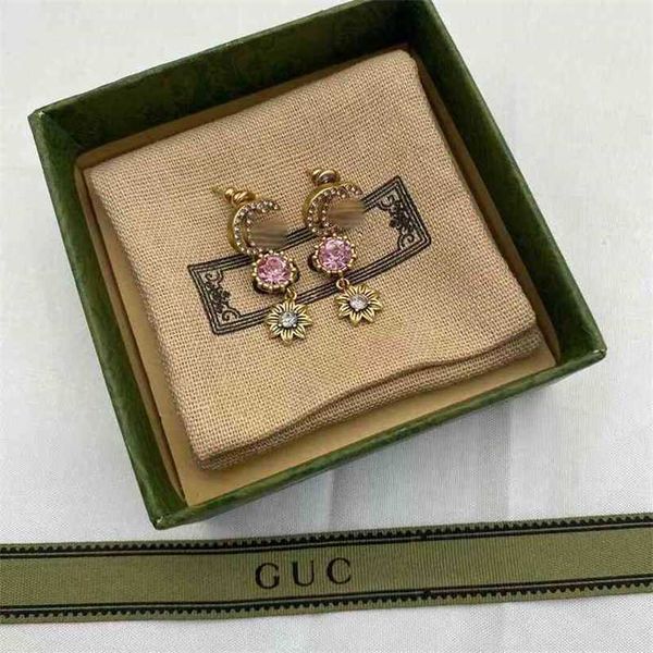 2023 designer new family gujia pink diamond sunflower earrings fashion temperament s925 silver needle double letter earringsolpy, Golden
2023 designer new family gujia pink diamond sunflower earrings fashion temperament s925 silver needle double letter earringsolpy, Golden