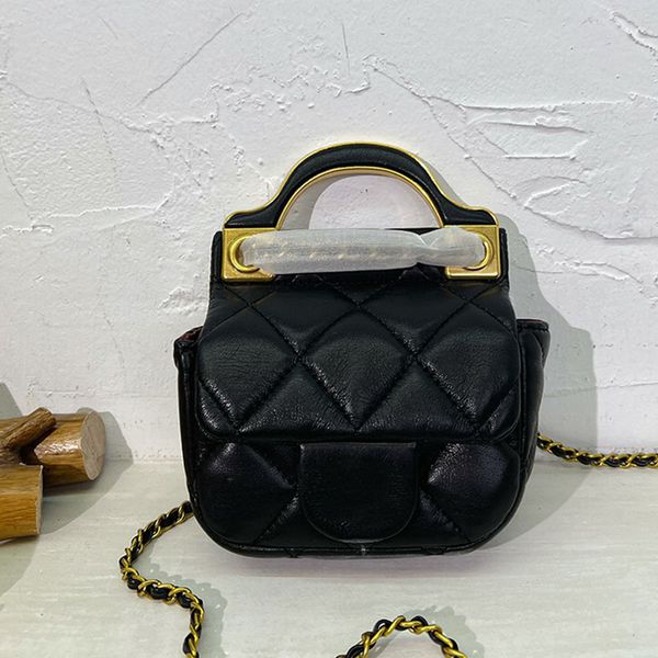 women classic mini soft tote designer bag lambskin leather handle gold metal hardware matelasse chain versatile crossbody shoulder handbags
women classic mini soft tote designer bag lambskin leather handle gold metal hardware matelasse chain versatile crossbody shoulder handbags