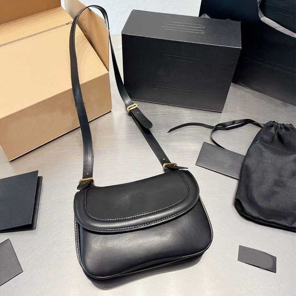 ladies single shoulder crossbody organ bag fashion commuter bag black glossy retro designer messenger bag 
ladies single shoulder crossbody organ bag fashion commuter bag black glossy retro designer messenger bag