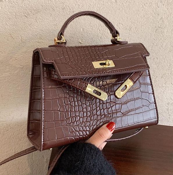 new shoulder bags for women chest pack fashion tote chains hand lady presbyopic purse handbags
new shoulder bags for women chest pack fashion tote chains hand lady presbyopic purse handbags