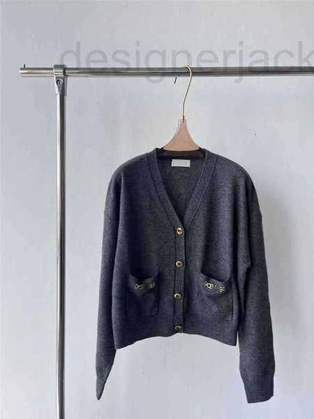 women's knits & tees designer early spring new drop shoulder sleeve cashmere high waist short v-neck soft comfort letter chain knitted, White
women's knits & tees designer early spring new drop shoulder sleeve cashmere high waist short v-neck soft comfort letter chain knitted, White