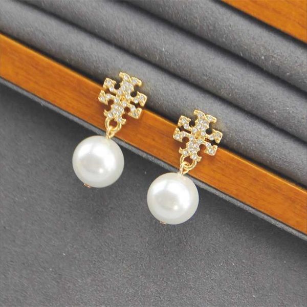 2023 designer new t jewelry texture copper full diamond pearl earrings 925 silver needles, Golden
2023 designer new t jewelry texture copper full diamond pearl earrings 925 silver needles, Golden