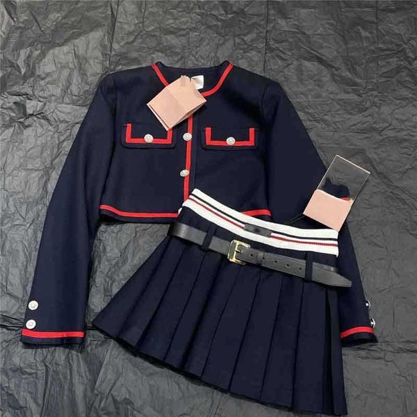 women's tracksuits designer early spring new high end mm contrast black stripe wrapped coat small short age reducing knitted waist skir, Gray
women's tracksuits designer early spring new high end mm contrast black stripe wrapped coat small short age reducing knitted waist skir, Gray