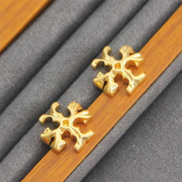 2023 designer new s925 silver needle t jewelry textured copper plated gold earrings, Golden
2023 designer new s925 silver needle t jewelry textured copper plated gold earrings, Golden