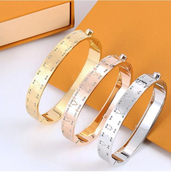 high-quality bangle bracelet luxury 4 leaf flower bracelet letter bracelet titanium steel diamonds bracelet women men fashion jewelry gift, Black
high-quality bangle bracelet luxury 4 leaf flower bracelet letter bracelet titanium steel diamonds bracelet women men fashion jewelry gift, Black