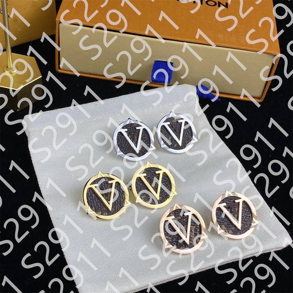 women stud earrings fashion womens triangle letter v simple earring jewelry luxurys designer leather earrings stud earring with box, Golden;silver
women stud earrings fashion womens triangle letter v simple earring jewelry luxurys designer leather earrings stud earring with box, Golden;silver