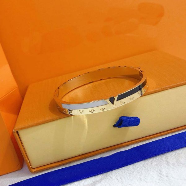 designer bangles luxury bracelets bangle europe america fashion style black and white stitching women bangle stainless steel wedding love gi
designer bangles luxury bracelets bangle europe america fashion style black and white stitching women bangle stainless steel wedding love gi