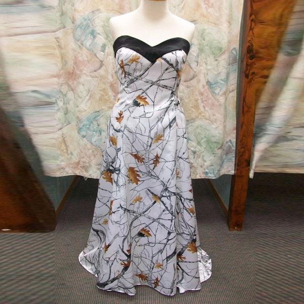 sweetheart a-line camo wedding dresses white real tree sweep train corset bridal gowns camouflage simple vestidos de novia 
sweetheart a-line camo wedding dresses white real tree sweep train corset bridal gowns camouflage simple vestidos de novia