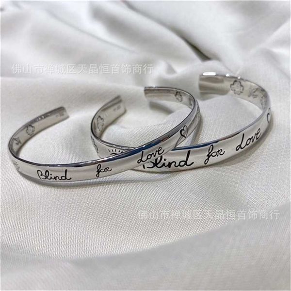 2023 designer new fashion jewelry gujia 925 thai silver fearless flower and c-shaped simple personality fashion couple open bracelet, Black
2023 designer new fashion jewelry gujia 925 thai silver fearless flower and c-shaped simple personality fashion couple open bracelet, Black