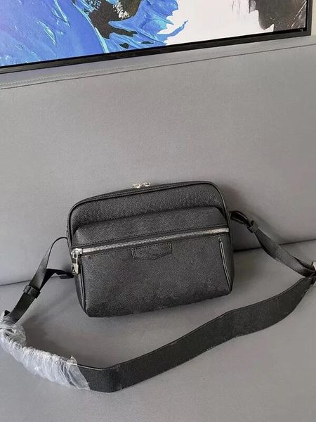 5a fashion 2023 new style leather genuine leather the details of the handmade edges are exquisite interior slot pocket man bag 1th
5a fashion 2023 new style leather genuine leather the details of the handmade edges are exquisite interior slot pocket man bag 1th
