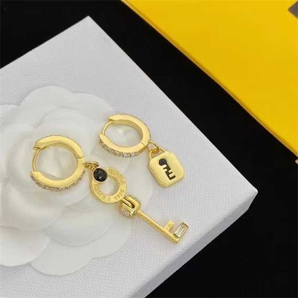 2023 designer fen xx new ab key lock rhinestone style brass material personalized simple versatile earrings, Golden
2023 designer fen xx new ab key lock rhinestone style brass material personalized simple versatile earrings, Golden