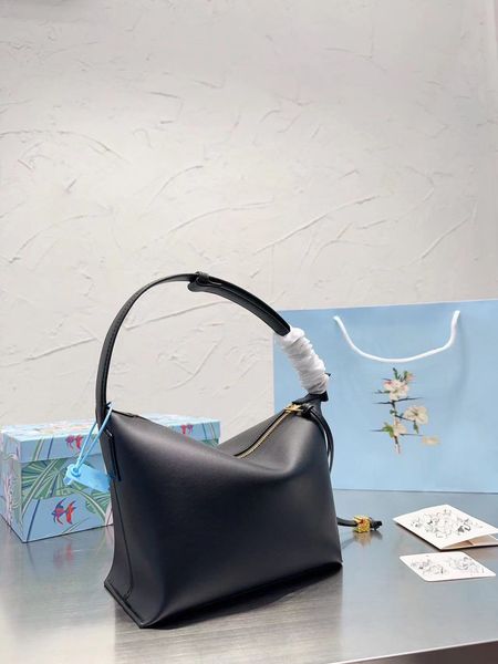 2022 new underarm bag women's handbag fashion casual bag luxury bag embroidery design with premium feel shoulder strap adjustment featu
2022 new underarm bag women's handbag fashion casual bag luxury bag embroidery design with premium feel shoulder strap adjustment featu