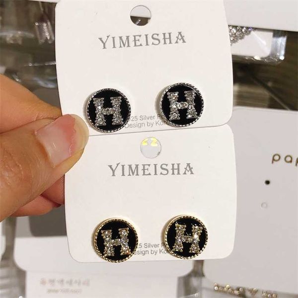 2023 designer new 925 silver needle japanese korean black round h letter elegant and versatile rotating full diamond fashion earrings, Golden
2023 designer new 925 silver needle japanese korean black round h letter elegant and versatile rotating full diamond fashion earrings, Golden