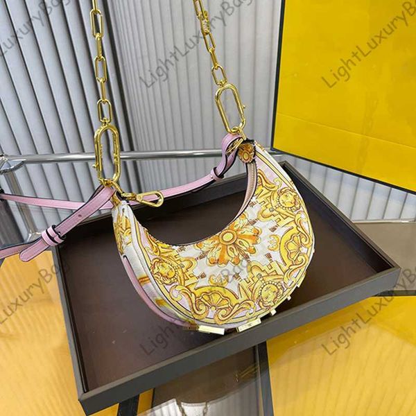 luxury handbag nano f graphy crescent bag women's half d moon leather bags designer crossbody embossing shoulder bag hobo clutch 230317
luxury handbag nano f graphy crescent bag women's half d moon leather bags designer crossbody embossing shoulder bag hobo clutch 230317
