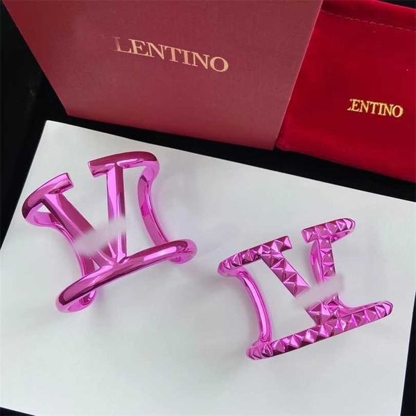 2023 designer new huaxx tianjia large letter fashion color small man waist brass material adjustable personality bracelet female, Black
2023 designer new huaxx tianjia large letter fashion color small man waist brass material adjustable personality bracelet female, Black