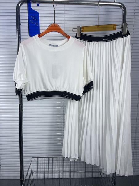 two piece dress women exposing the navel tshirts pleated skirt sets summer holiday set clothes black white colors sml
two piece dress women exposing the navel tshirts pleated skirt sets summer holiday set clothes black white colors sml