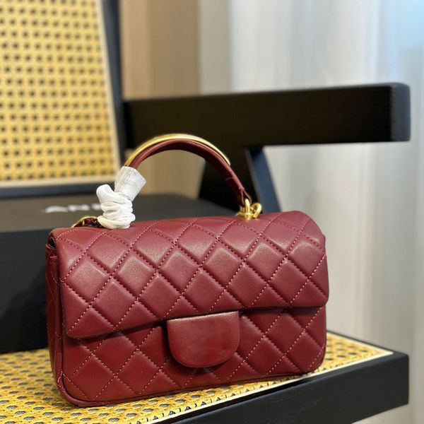 22b womens cf handle mini bags with metal handle gold metal hardware matelasse chain crossbody shoulder handbags versatile designer bag vani
22b womens cf handle mini bags with metal handle gold metal hardware matelasse chain crossbody shoulder handbags versatile designer bag vani