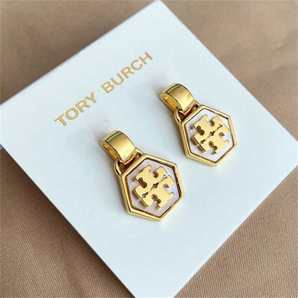 2023 designer new fashion jewelry natural mother shell hexagonal exquisite smooth surface, Golden
2023 designer new fashion jewelry natural mother shell hexagonal exquisite smooth surface, Golden