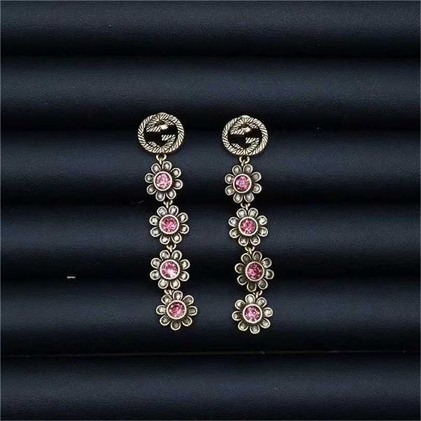 2023 designer new fashion jewelry zircon letter fashion earrings, Silver 
2023 designer new fashion jewelry zircon letter fashion earrings, Silver