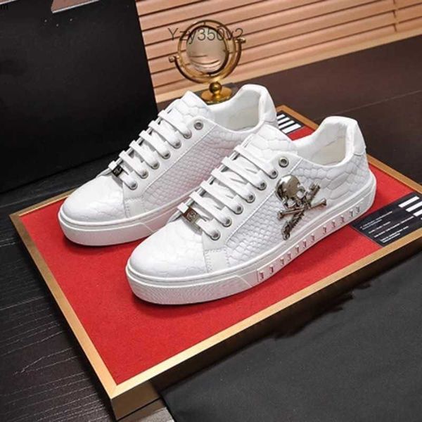 2023 luxury designer men paris genuine skull casual serpentine lace-up sports shoes men running shoes fashion sneakers flat sho
2023 luxury designer men paris genuine skull casual serpentine lace-up sports shoes men running shoes fashion sneakers flat sho