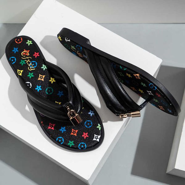 2023 summer fashion woman beach slippers leather flowers print flip flops slippers flat shoes l letters woman shoes metal lock head slippers, Black
2023 summer fashion woman beach slippers leather flowers print flip flops slippers flat shoes l letters woman shoes metal lock head slippers, Black