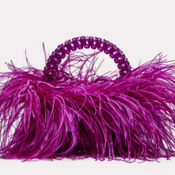 pearl bead bag with ostrich feather fur designer brand clear acrylic crystal stone box tote handbag women handmade party purse 230318
pearl bead bag with ostrich feather fur designer brand clear acrylic crystal stone box tote handbag women handmade party purse 230318