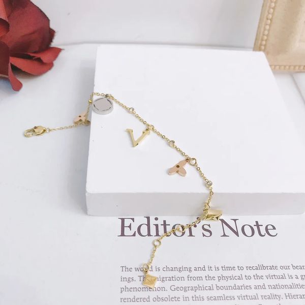 fashion idylle blossom bracelets women bangle wristband cuff chain designer letter jewelry 3 diamonds 18k gold plated stainless steel weddin, Golden;silver
fashion idylle blossom bracelets women bangle wristband cuff chain designer letter jewelry 3 diamonds 18k gold plated stainless steel weddin, Golden;silver