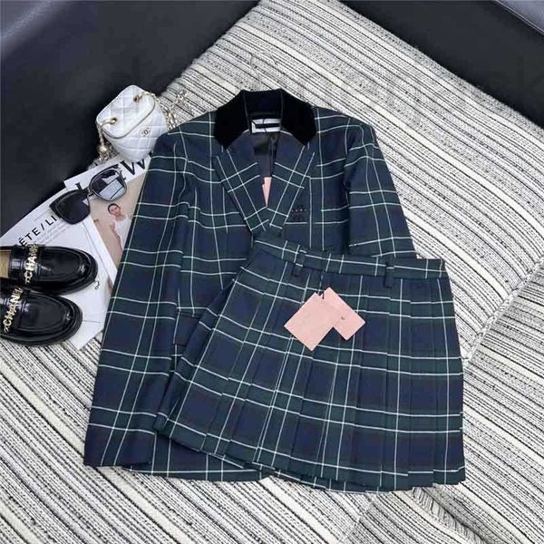 women's tracksuits designer autumn winter new panel velvet neckline british style emboidered 3d letter suit half dress 5r5q, Gray
women's tracksuits designer autumn winter new panel velvet neckline british style emboidered 3d letter suit half dress 5r5q, Gray