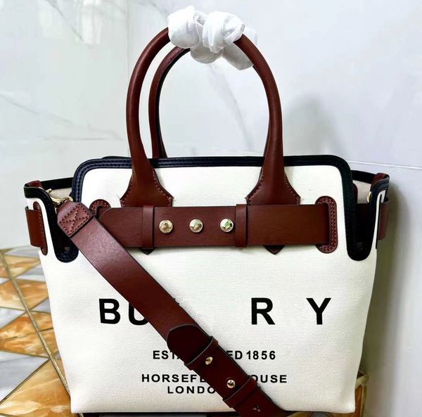 new horseferry print b crossbody bag designer women's canvas casual shoulder the belt bags 35cm match with trench windbreaker
new horseferry print b crossbody bag designer women's canvas casual shoulder the belt bags 35cm match with trench windbreaker