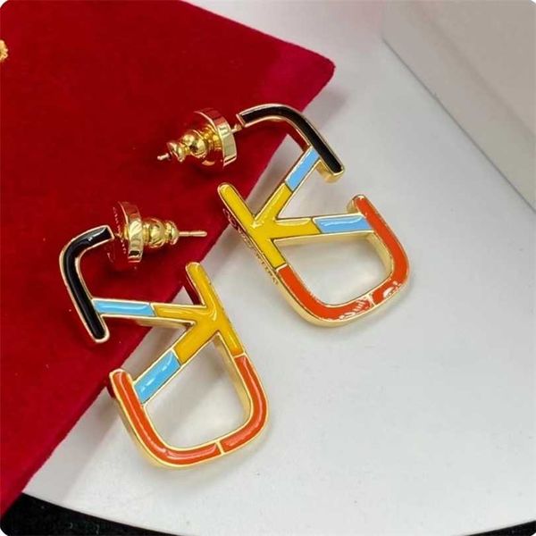 2023 designer new v letter drop color glue 925 silver needle brass fashion earrings women, Golden
2023 designer new v letter drop color glue 925 silver needle brass fashion earrings women, Golden