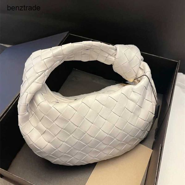 bottegs venets jodie commuter handbag early spring online red held croissant cloud 2021 new fashion trend versatile woven women s cowhide
bottegs venets jodie commuter handbag early spring online red held croissant cloud 2021 new fashion trend versatile woven women s cowhide
