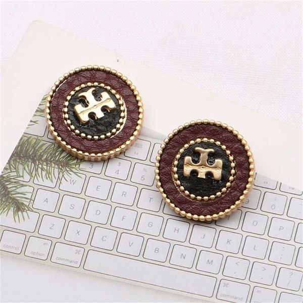 2023 designer new fashion jewelry trendy button round leather micro label round personalized for women, Golden
2023 designer new fashion jewelry trendy button round leather micro label round personalized for women, Golden