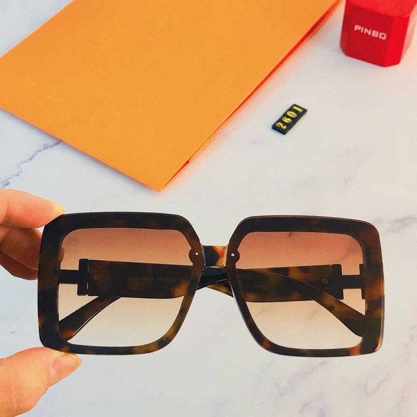 designer brand mirror frame rayben sun glass digital picture frame women men fashion round luxurious flat frame with box, White;black
designer brand mirror frame rayben sun glass digital picture frame women men fashion round luxurious flat frame with box, White;black