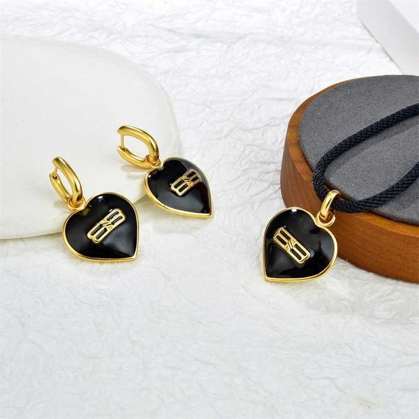 2023 designer family b's same black love necklace heart shaped drop glaze letter sweet cool small design net red new earrings
2023 designer family b's same black love necklace heart shaped drop glaze letter sweet cool small design net red new earrings