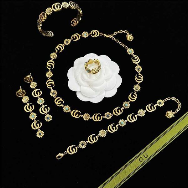 2023 designer new gujia/gjia new turquoise necklace double g small daisy earring ring open bracelet, Silver
2023 designer new gujia/gjia new turquoise necklace double g small daisy earring ring open bracelet, Silver