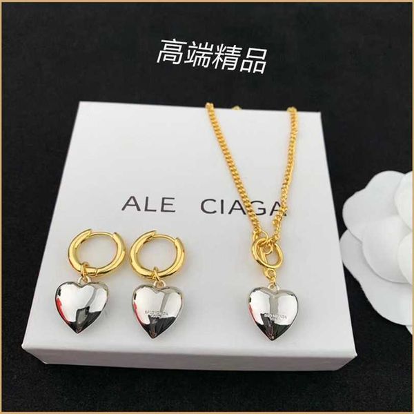 2023 designer new b family sweet contrast hanging collarbone necklace fashionable double color love earrings brass female, Black
2023 designer new b family sweet contrast hanging collarbone necklace fashionable double color love earrings brass female, Black