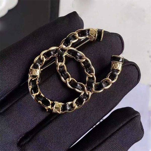 2023 designer new french small fragrant brooch simple knitting leather dripping oil temperament celebrity net red pin suit accessories, Silver
2023 designer new french small fragrant brooch simple knitting leather dripping oil temperament celebrity net red pin suit accessories, Silver