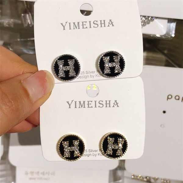 2023 designer new 925 silver needle japanese korean black round h letter elegant and versatile rotating full diamond fashion earrings, Golden
2023 designer new 925 silver needle japanese korean black round h letter elegant and versatile rotating full diamond fashion earrings, Golden