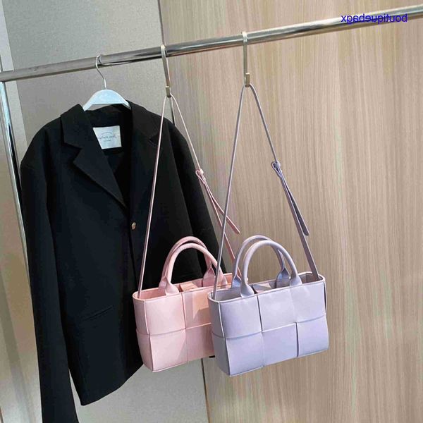 luxury bottegss venetss arco evening bags online store mountain waffle cheese tote women's spring snow and summer 2023 new knitted with
luxury bottegss venetss arco evening bags online store mountain waffle cheese tote women's spring snow and summer 2023 new knitted with