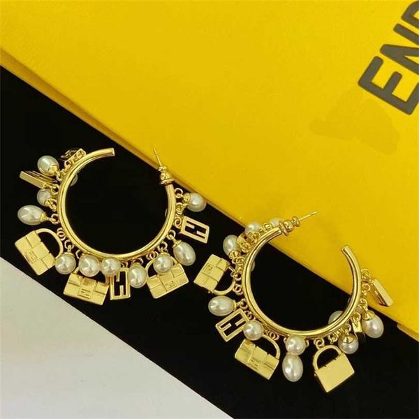 2023 designer new fenjia large circle bag pearl 925 silver needle necklace fashion versatile earrings, Black
2023 designer new fenjia large circle bag pearl 925 silver needle necklace fashion versatile earrings, Black