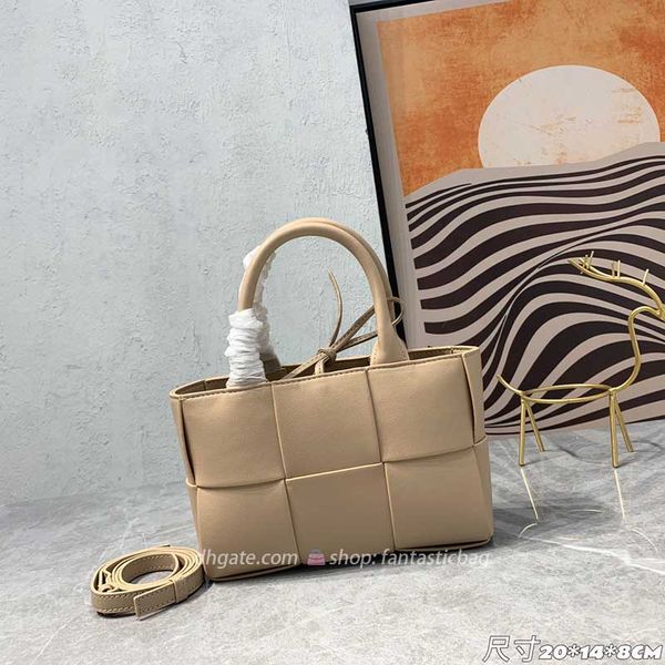 mini tote woven handbag simple commuting with brand crossbody bag armpit bag single shoulder
mini tote woven handbag simple commuting with brand crossbody bag armpit bag single shoulder