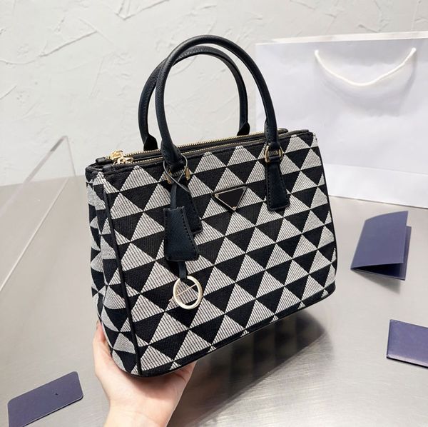 women totes bag designer black white diamond lattice handbags large canvas shopping bags soft casual tote fashion shoulder bag
women totes bag designer black white diamond lattice handbags large canvas shopping bags soft casual tote fashion shoulder bag