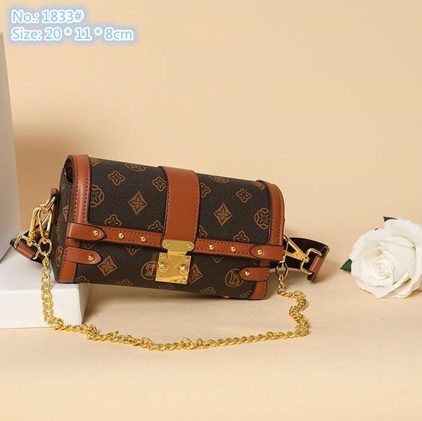 factory wholesale ladies shoulder bags with 2 colors belt decoration fashion chain bag flip printed leather coin purse street fashion gold b
factory wholesale ladies shoulder bags with 2 colors belt decoration fashion chain bag flip printed leather coin purse street fashion gold b