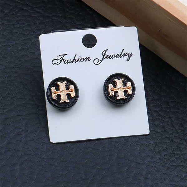 2023 designer new style inlaid symmetrical letter plane black two-color earrings simple, Golden
2023 designer new style inlaid symmetrical letter plane black two-color earrings simple, Golden