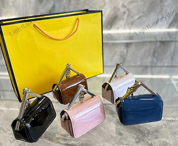 desigenr mini chain hangbag for women fashion shoulder bag for womens british style crossbody bags classic elegant purses 230317
desigenr mini chain hangbag for women fashion shoulder bag for womens british style crossbody bags classic elegant purses 230317