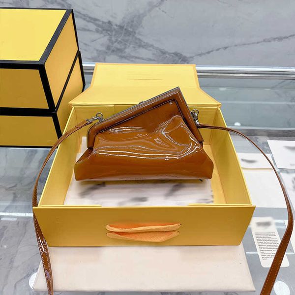fashion luxurys designers crossbody bag leather quality classic handbags with shoulder strap women's wallet handbag clutch bags 230317
fashion luxurys designers crossbody bag leather quality classic handbags with shoulder strap women's wallet handbag clutch bags 230317