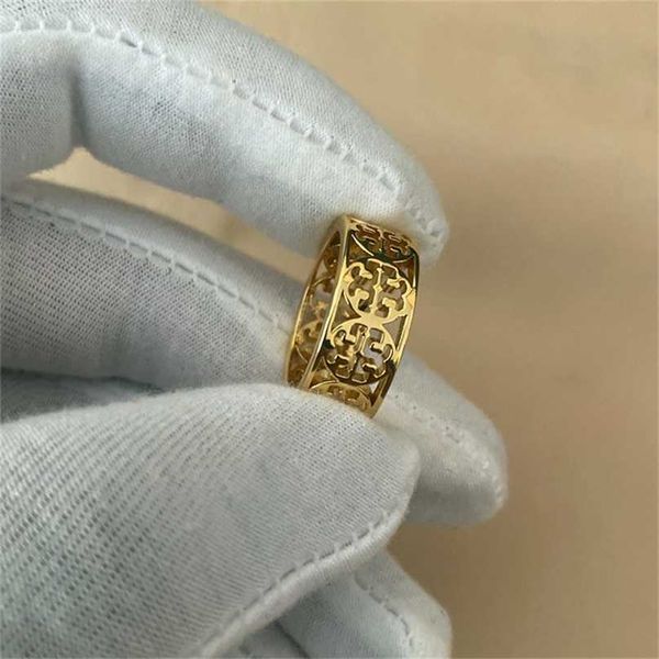 2023 designer new fashion jewelry wind brass plated 18k hollow out double t-letter jewelry texture ring, Silver
2023 designer new fashion jewelry wind brass plated 18k hollow out double t-letter jewelry texture ring, Silver