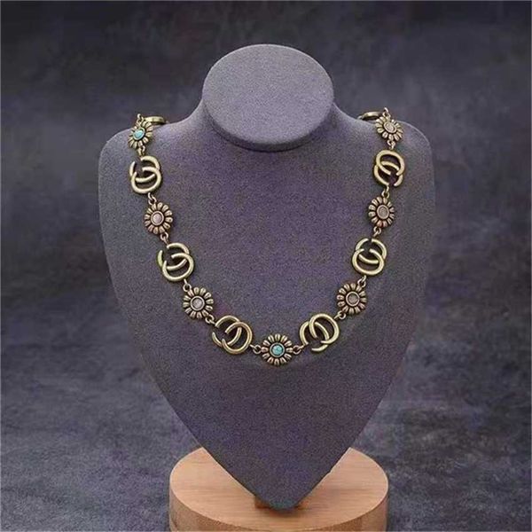 2023 designer new fashion jewelry the same small daisy necklace, bracelet, earring, double turquoise set, Silver
2023 designer new fashion jewelry the same small daisy necklace, bracelet, earring, double turquoise set, Silver